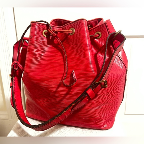 Louis Vuitton Vintage Red Epi Leather Petit Noé Bucket Bag - Picture 10 of 10